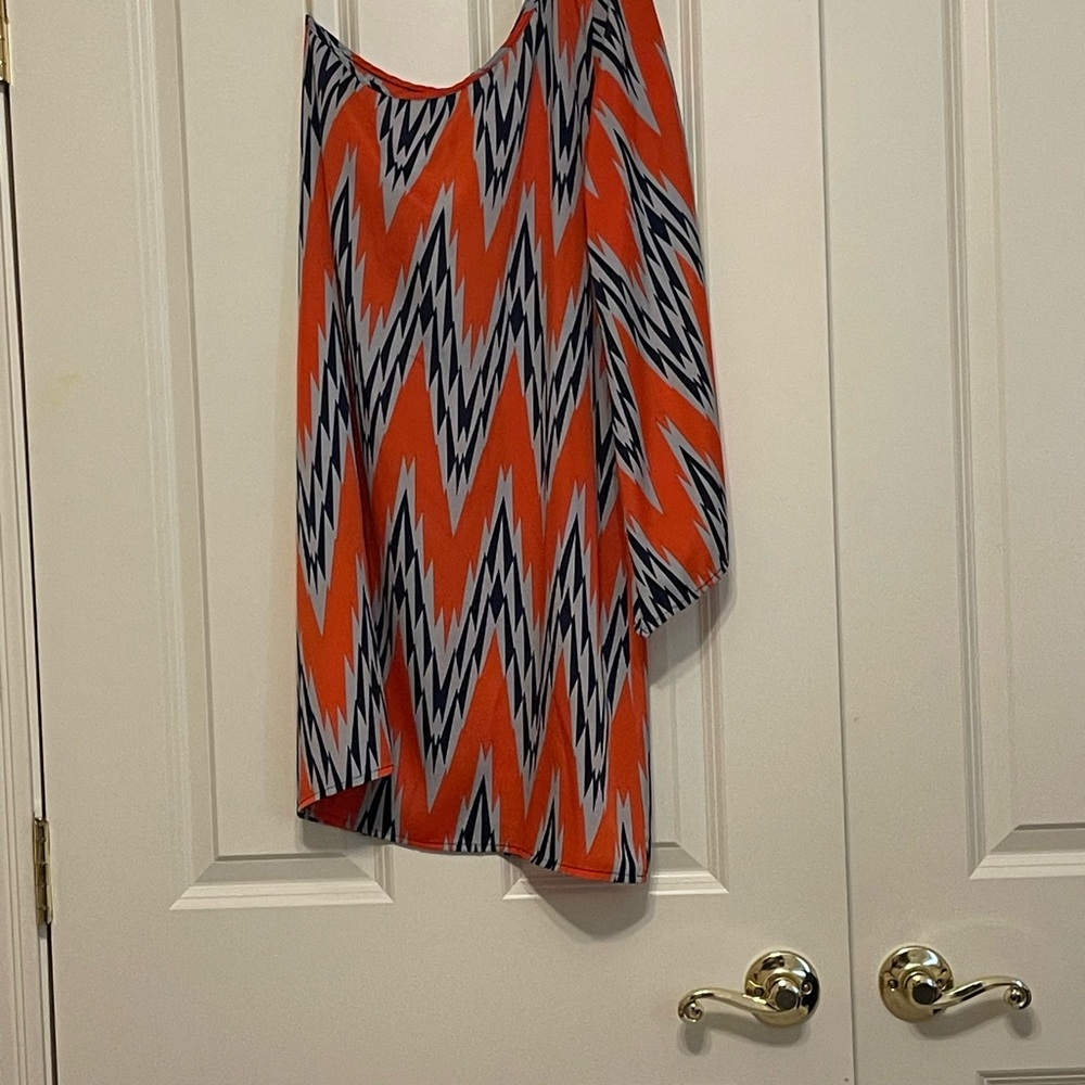 Orange And Navy Zigzag Patterned Off Shoulder Dre… - image 1